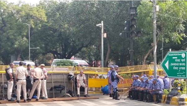 दिल्ली में CJP प्रदर्शन से पहले सुरक्षा का सख्त पहरा, 37 जगह नाकाबंदी; ₹200 से ₹500 में बन रहे फर्जी प्रेस आईडी कार्ड का मामला भी आया सामने