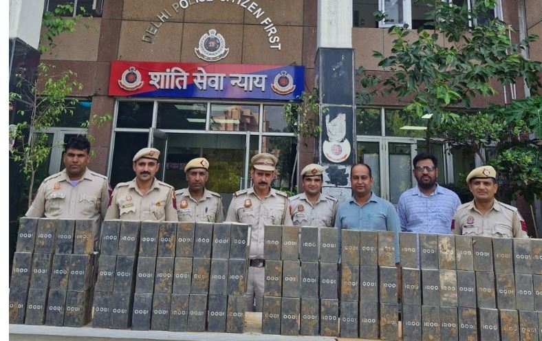 अमेजन की खेप से 1500 वीवो मोबाइल उड़ाने वाले गिरोह का पर्दाफाश, डेढ़ करोड़ के 604 मोबाइल बरामद, 3 गिरफ्तार