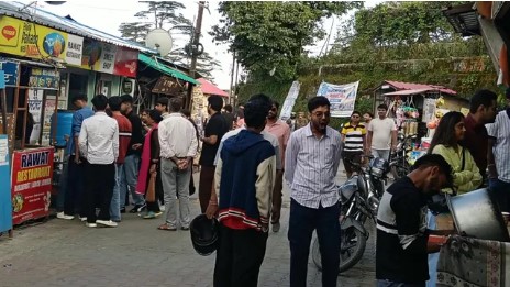 लॉन्ग वीकेंड पर पर्यटकों से गुलजार हुआ चकराता, होटल-होमस्टे फुल, पर्यटन कारोबारियों के चेहरे खिले