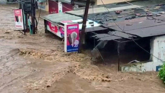 असम से गुजरात तक बारिश का कहर, बाढ़ से 7.21 लाख प्रभावित; 47 की मौत, राहत-बचाव जारी