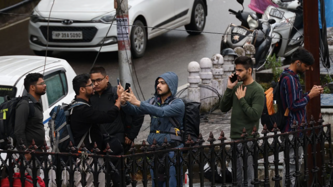 हिमाचल में पर्यटन कारोबार ने पकड़ी रफ्तार, होटलों में 60 से 80 फीसदी तक बुकिंग