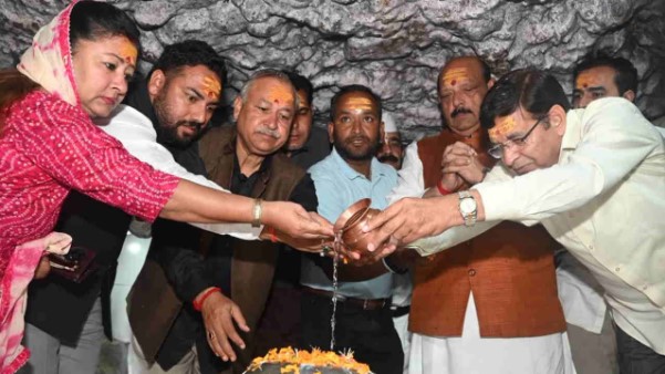 देहरादून से कांग्रेस की न्याय यात्रा का आगाज, प्रीतम सिंह ने टपकेश्वर महादेव मंदिर में की पूजा-अर्चना