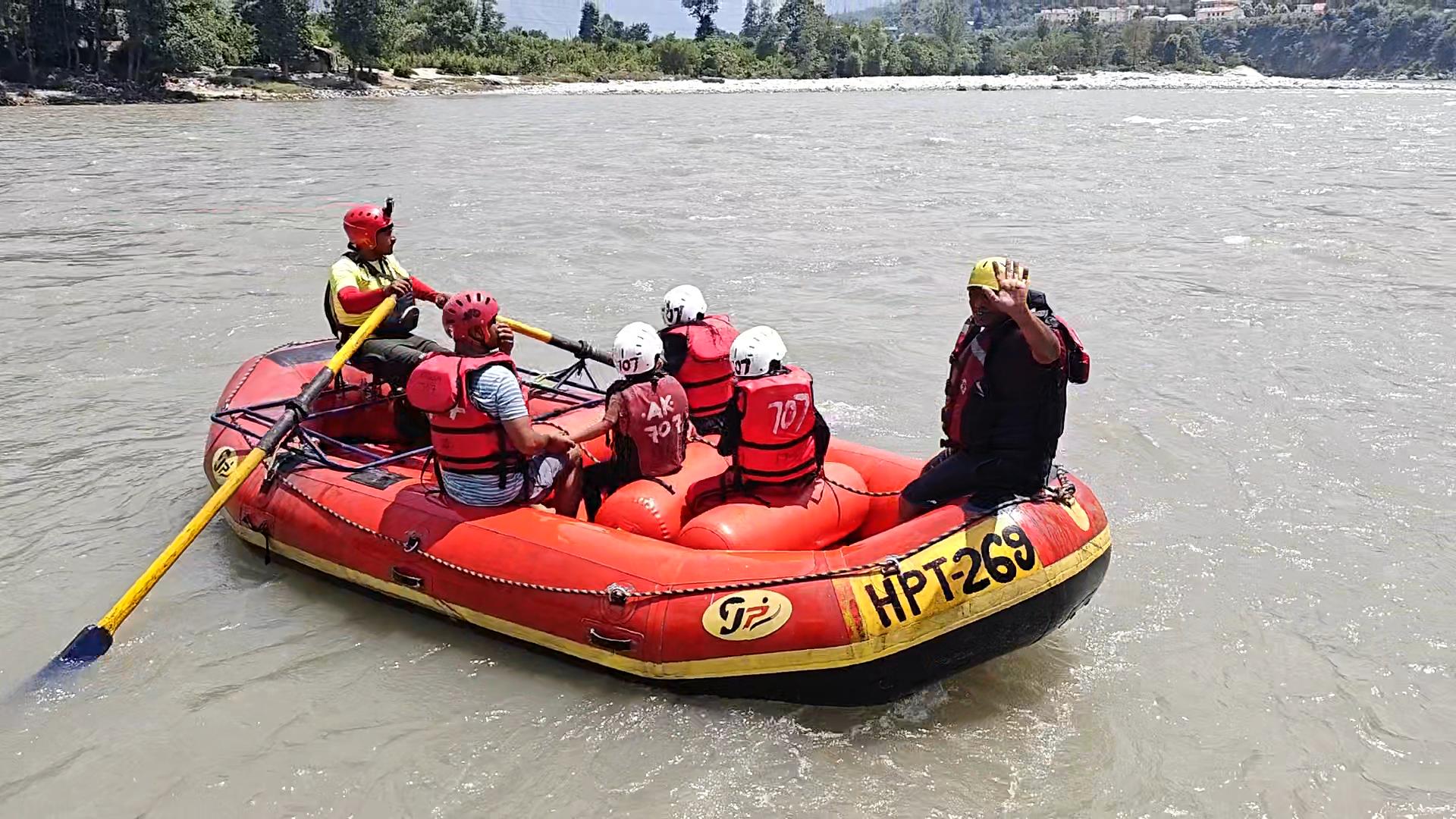 कुल्लू में ब्यास नदी पर रिवर राफ्टिंग पर अस्थाई रोक, बढ़ते जलस्तर के चलते प्रशासन का फैसला