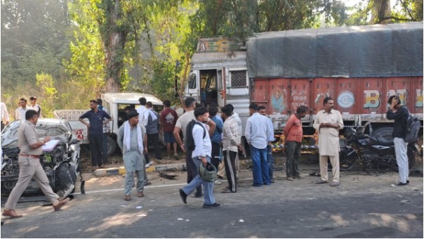 अंब के कुठियाड़ी में बेकाबू ट्रक ने चार वाहनों को मारी टक्कर, छह घायल