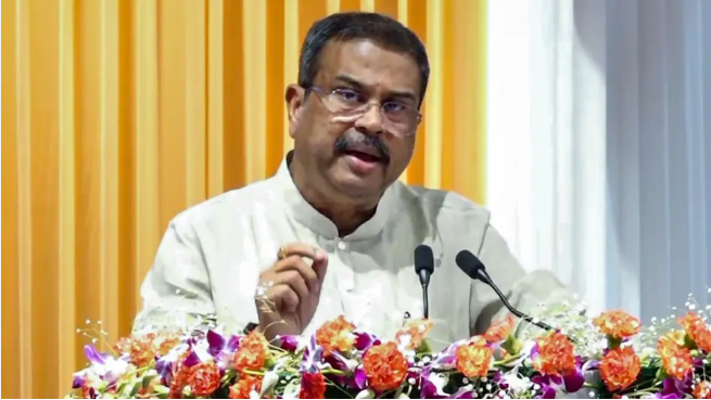 NEET विवाद के बीच शिक्षा मंत्री धर्मेंद्र प्रधान ने दिया इस्तीफा, बोले- 'युवाओं की भावनाओं का सम्मान सर्वोपरि'