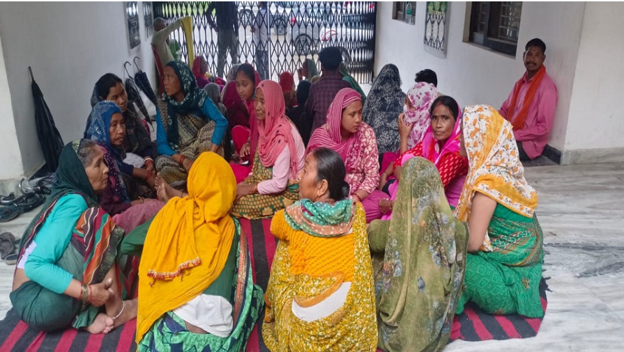 सितारगंज तहसील में विजिलेंस ट्रैप के बाद गतिरोध बरकरार, रातभर परिसर में डटी रही टीम; राजस्व कर्मचारियों का अनिश्चितकालीन कार्य बहिष्कार