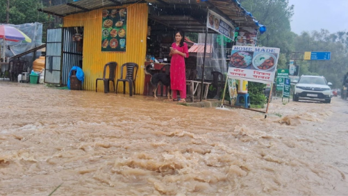 हिमाचल में बारिश का कहर जारी, मंडी में हाईवे बना नाला, कुल्लू में दो मकान गिरे; 8 अगस्त तक येलो अलर्ट