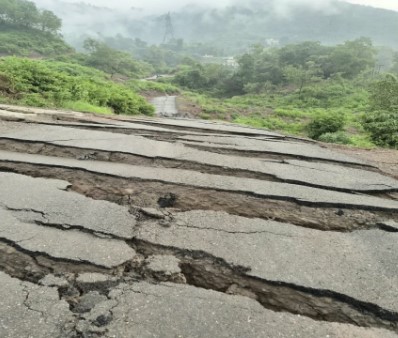 हिमाचल में बारिश-भूस्खलन से बढ़ी परेशानी, 92 सड़कें बंद; 44 ट्रांसफार्मर और 25 पेयजल योजनाएं प्रभावित