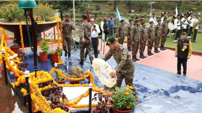 कारगिल विजय दिवस: धर्मशाला में वीर शहीदों को श्रद्धांजलि, वार मेमोरियल और डीसी कार्यालय में आयोजित हुए कार्यक्रम
