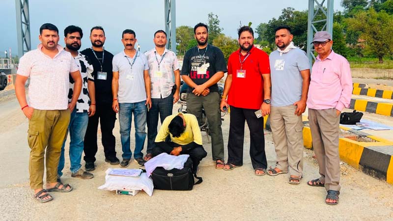 नशे के खिलाफ बड़ी कार्रवाई, ढाई किलो से अधिक चरस के साथ पंजाब का तस्कर गिरफ्तार