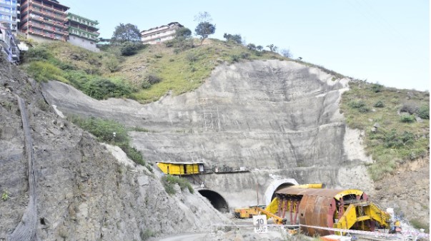 शिमला में ट्विन टनल निर्माण पर विवाद, 500 मकानों का सर्वे करवाएगा NHAI; दरारों के बाद लोगों ने उठाई निर्माण रोकने की मांग