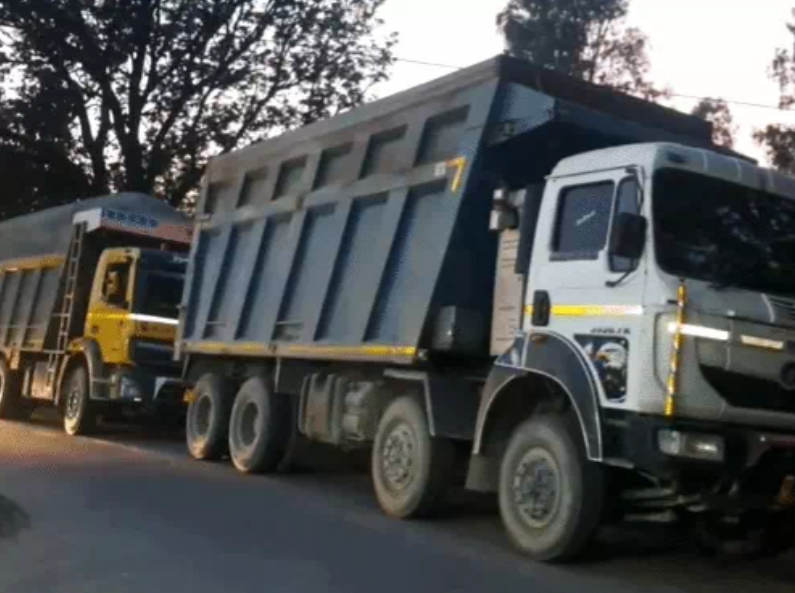 पठानकोट-फर्जी नंबर प्लेट लगा माल ढोने पर 6 अरेस्ट:पुलिस-माइनिंग विभाग का एक्शन; वाहन मालिकों पर ठोका ₹7.50 लाख जुर्माना