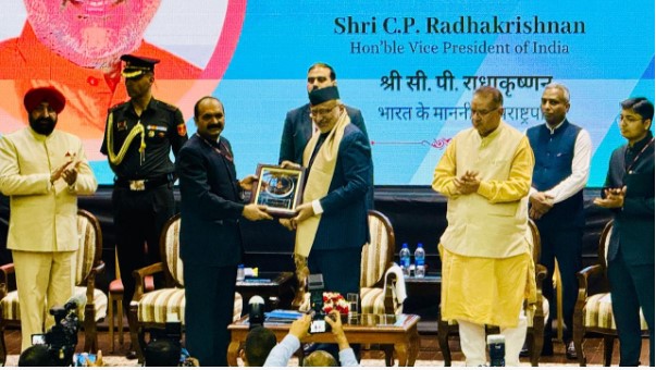 उपराष्ट्रपति सीपी राधाकृष्णन पहुंचे मसूरी, LBSNAA में IAS अधिकारियों के प्रोफेशनल कोर्स के समापन समारोह में हुए शामिल