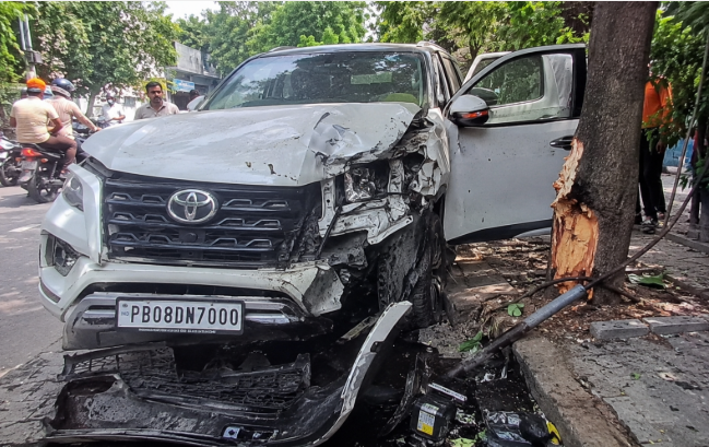 जालंधर में तेज रफ्तार फॉर्च्यूनर का कहर, कई लोगों को मारी टक्कर; एक की हालत गंभीर