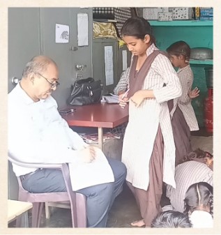14 साल से अपने भवन का इंतजार कर रहा भुंगरनी स्कूल, एक कमरे में चल रही पांच कक्षाएं; 21 बच्चों का भविष्य प्रभावित